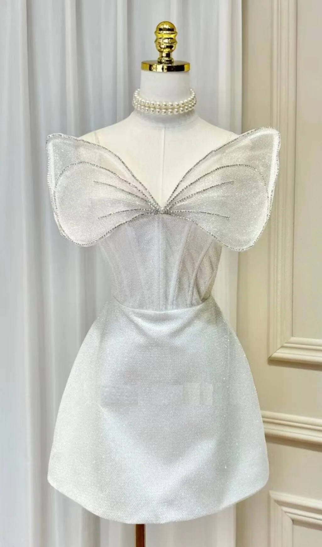 BOW STRAPLESS MINI DRESS IN WHITE Gloria Lanvin