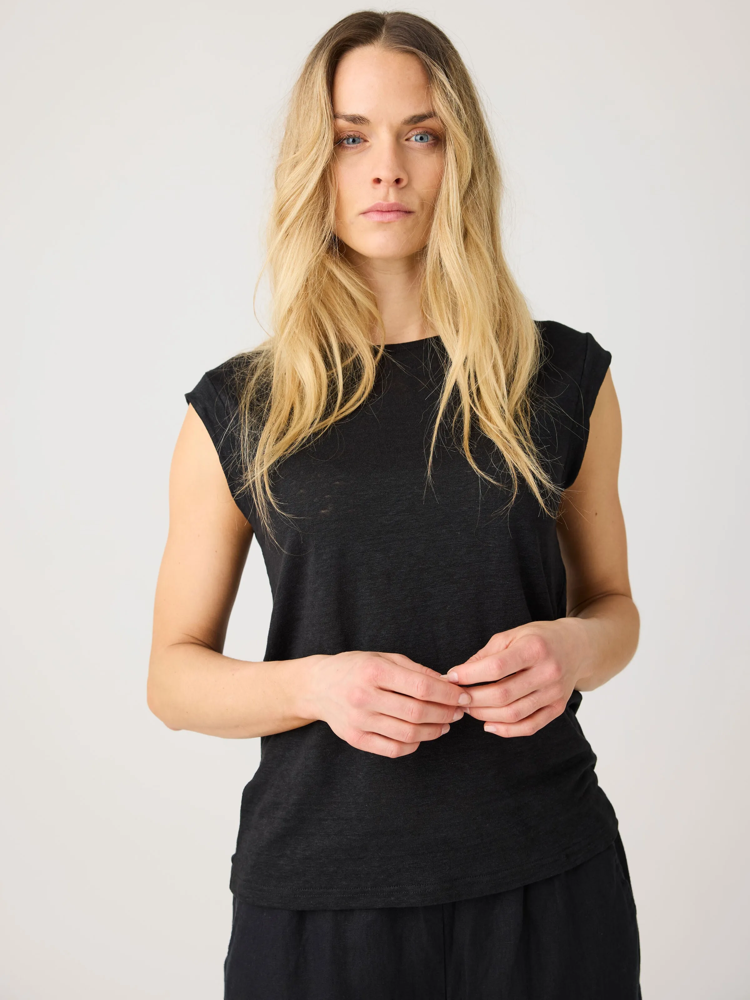 Loose fold up linen t-shirt - Black Jet Knowledge Cotton