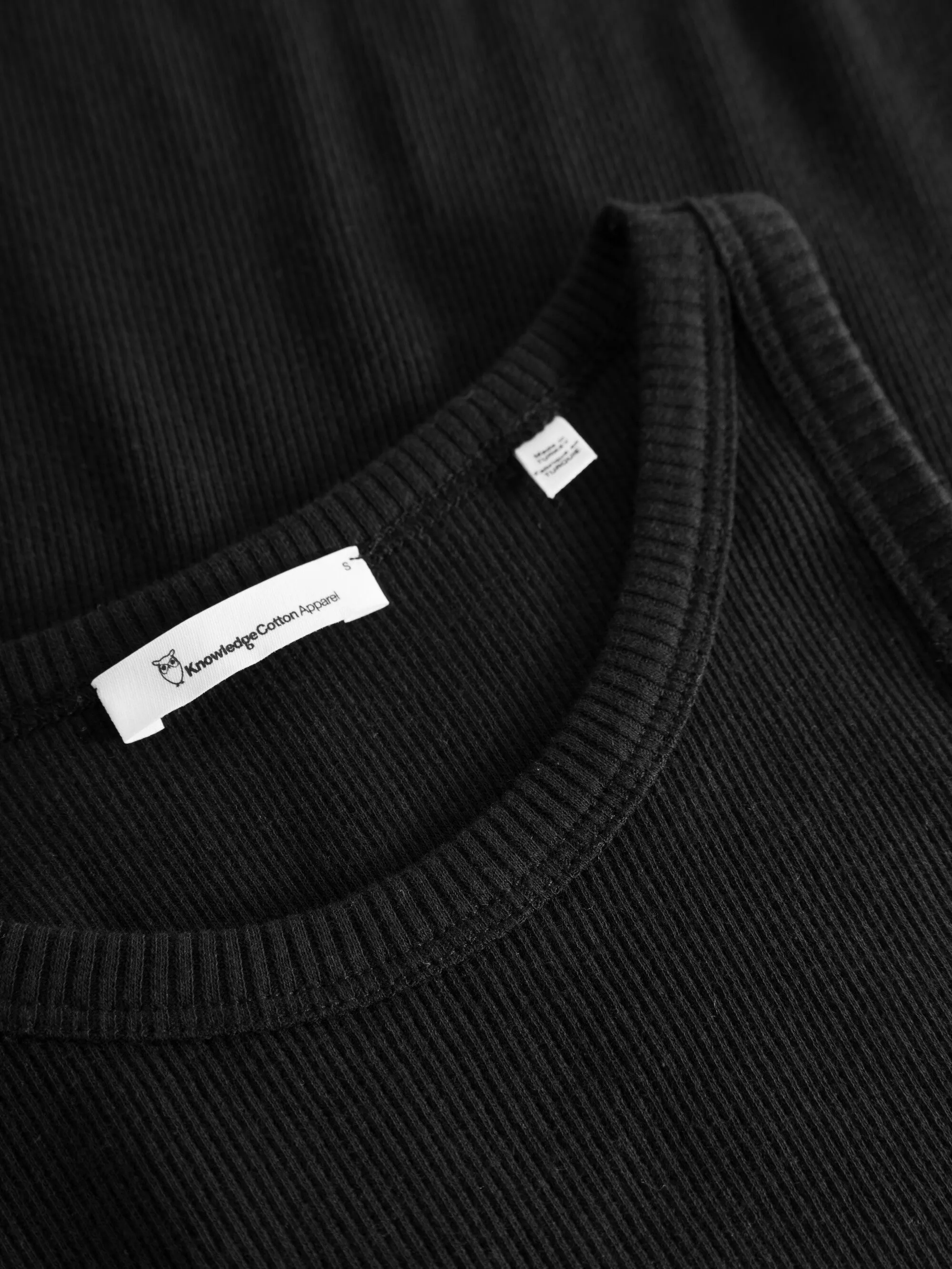 Racer rib top - Black Jet Knowledge Cotton
