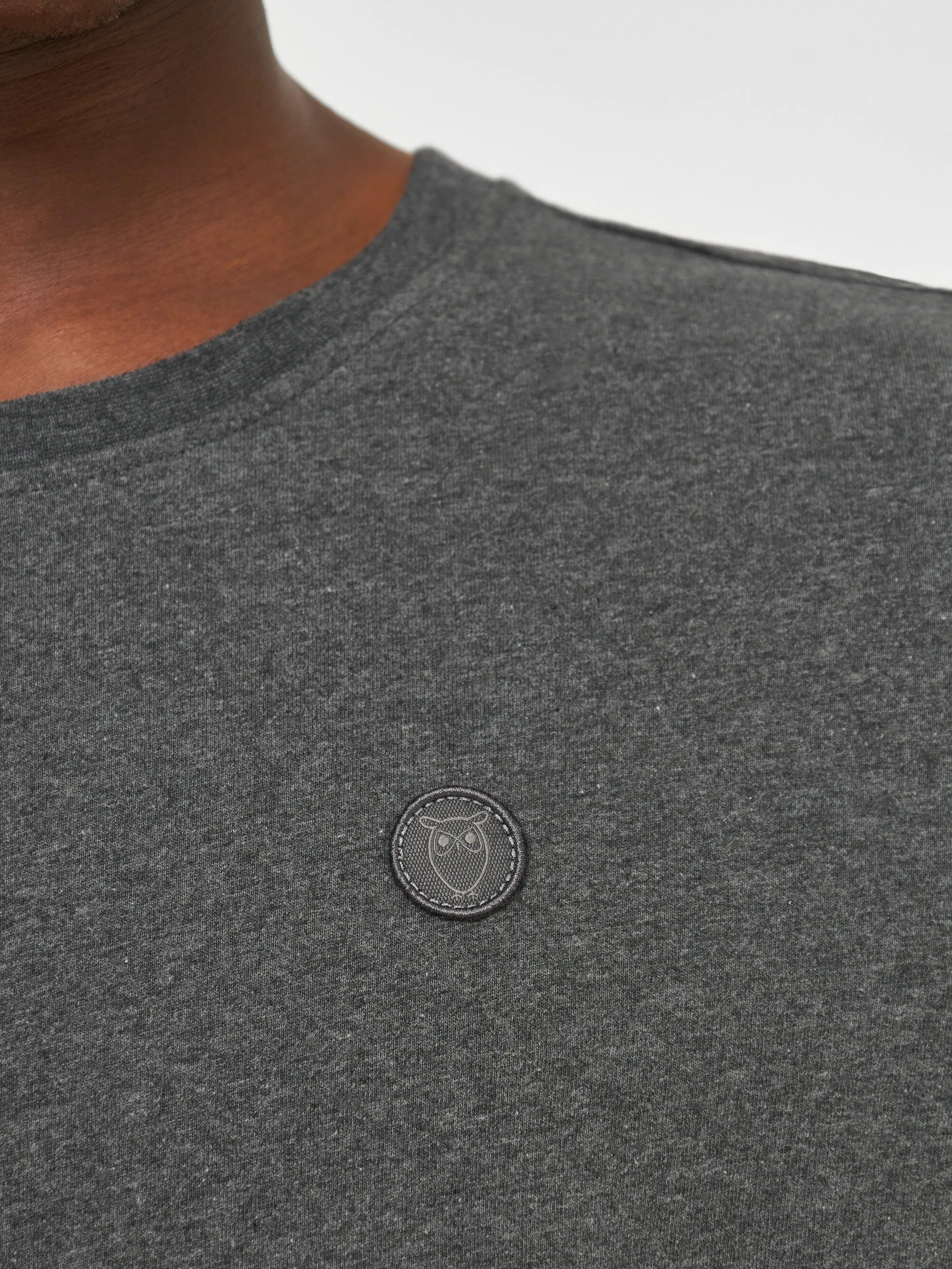 Regular fit Badge t-shirt - Dark Grey Melange Knowledge Cotton