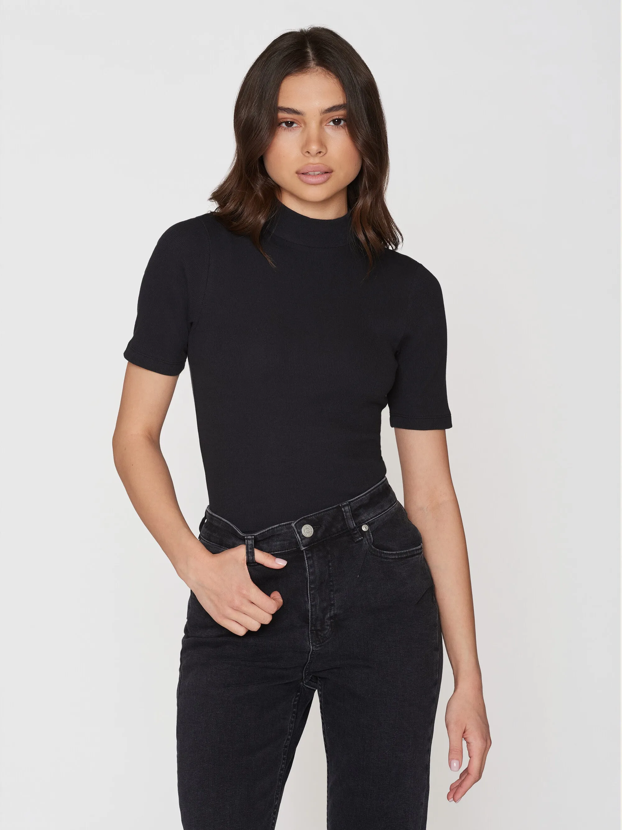 Rib high neck SS - Black Jet Knowledge Cotton